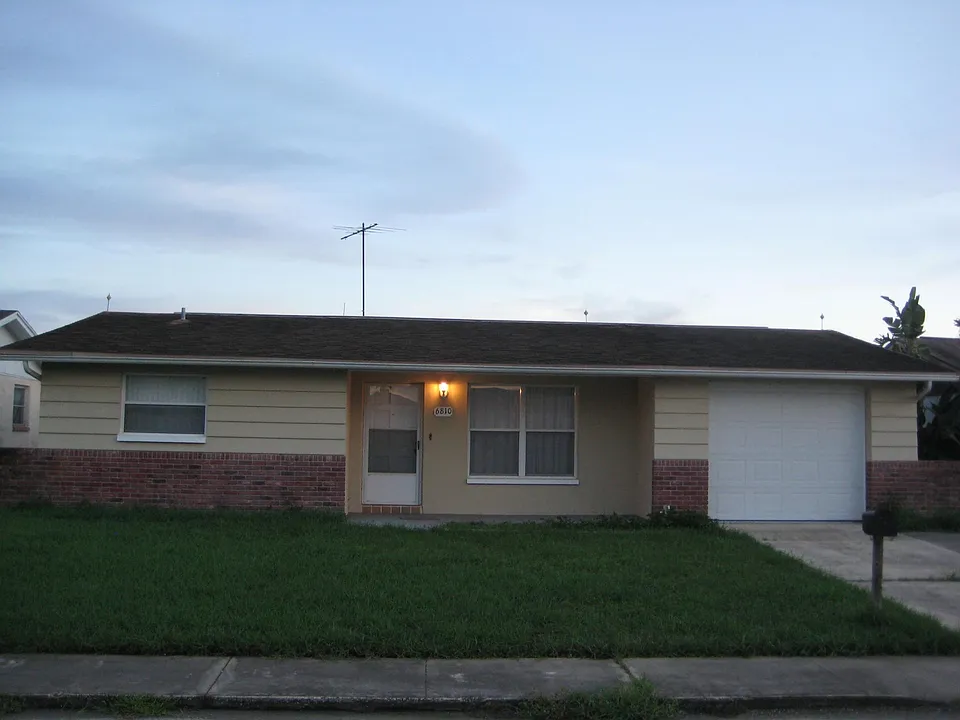 6810 Mesa Verde St