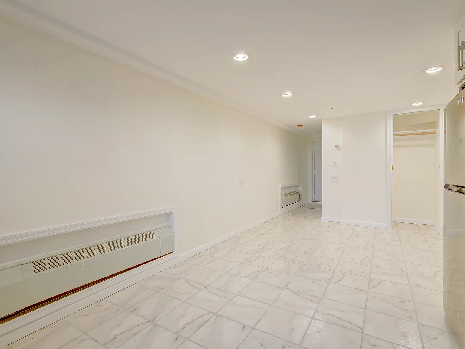 670 W Broadway — Photo 4
