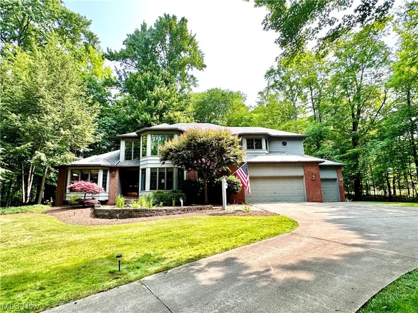 100 Stonecreek Ln NE, Warren, OH 44484