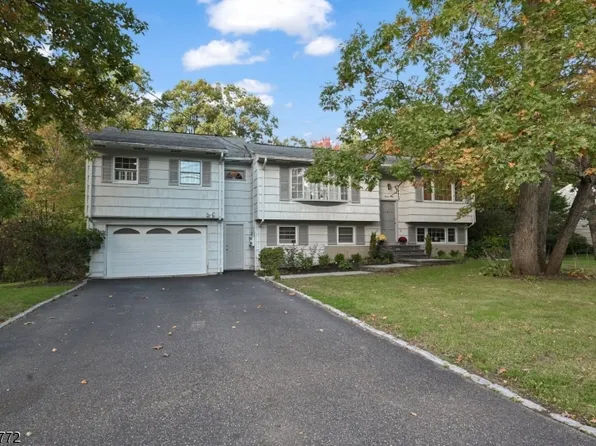81 Mountain Cir North, West Milford Twp., NJ 07480