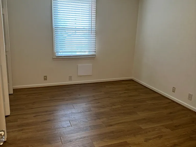 2905 Burch Ave #12 — Photo 34