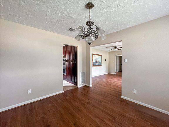 5th image of 5907 Darkwood Dr