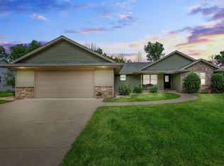 814 Woodrow St, Denmark, WI 54208