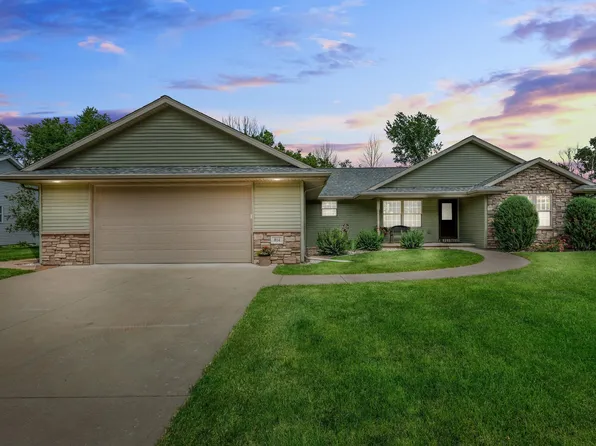 814 Woodrow St, Denmark, WI 54208