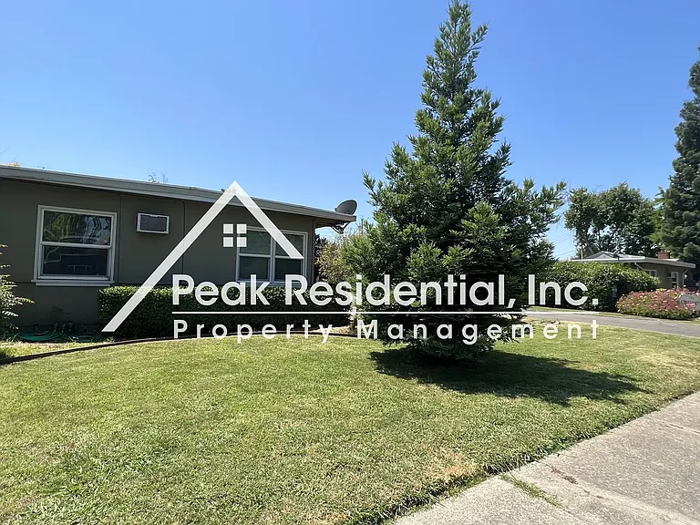 The Cottages - 2060-2088 15th Ave — Photo 3