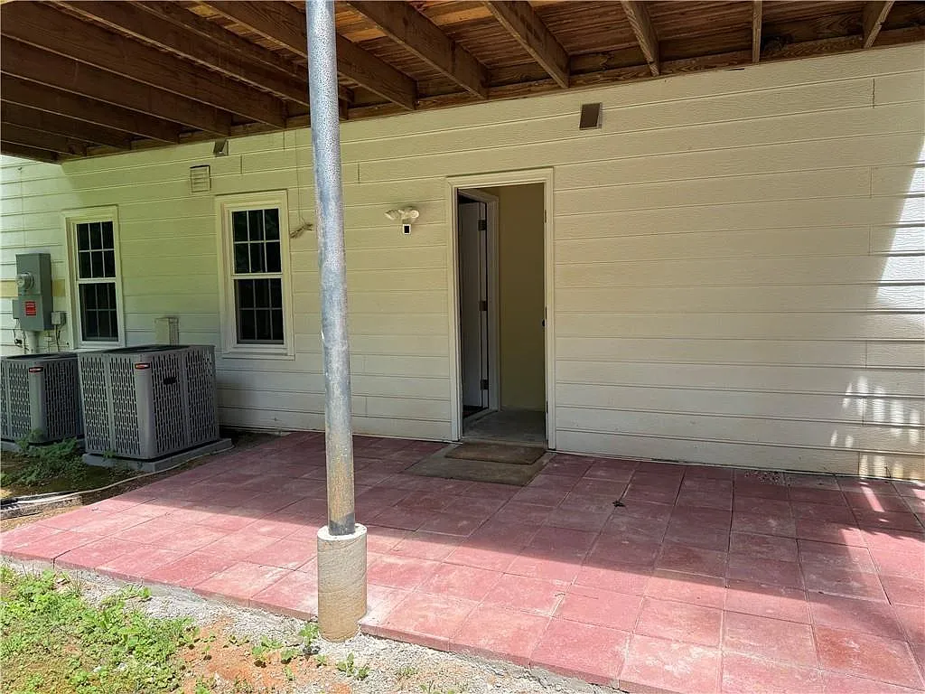 Studio, 580 sqft, $1,200 — Photo 3