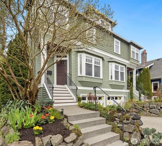 1423 Orange Place N, Seattle, WA, 98109