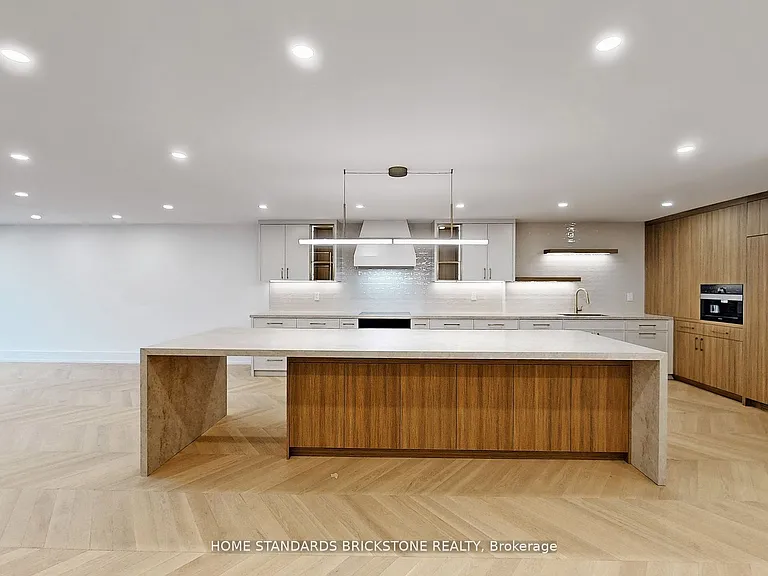 110 Bloor St W #1009 — Photo 7