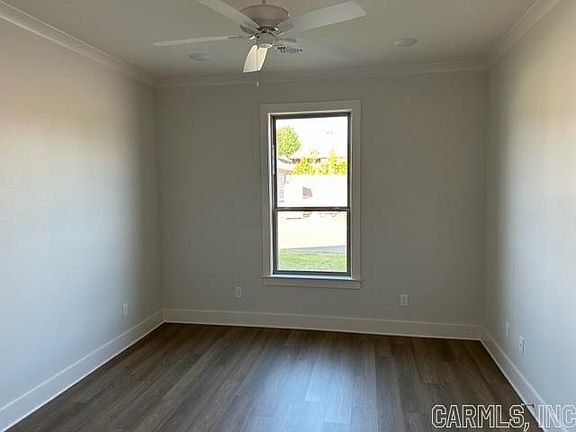 4th image of 131 Woodlands Park Dr