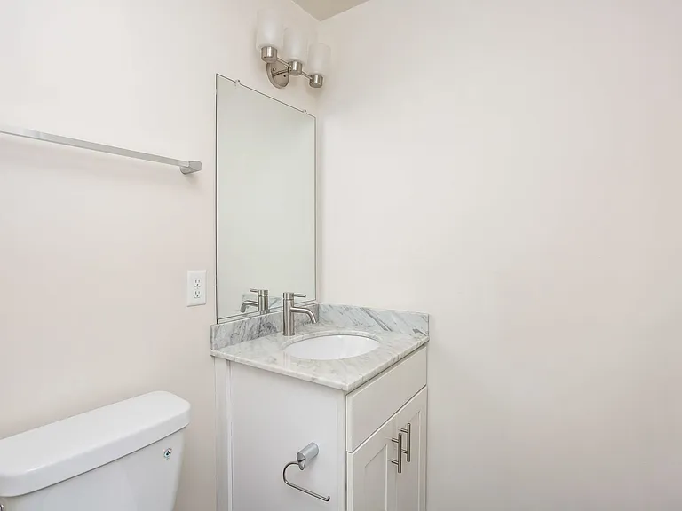 For Rent: Downtown Elegance at 605 Park Ave Your Urban Haven Awaits! — Photo 42