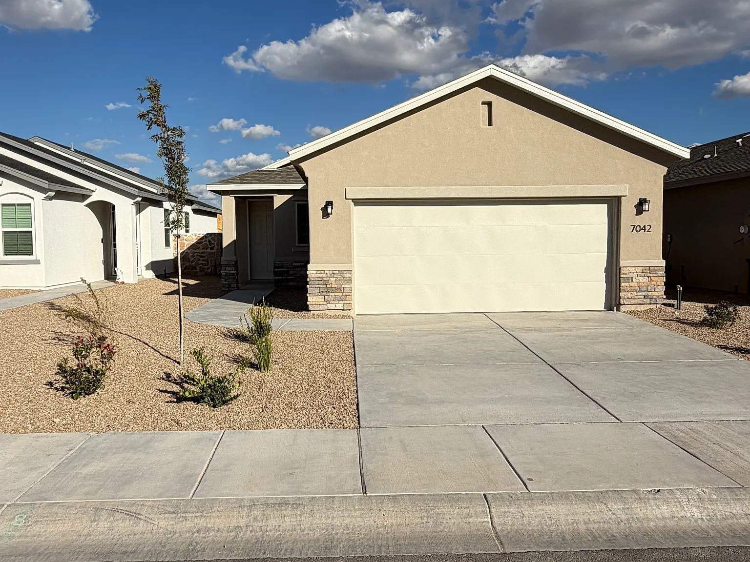 3 bed, 2.5 bath, 1700 sqft, $2,050 — Photo 1