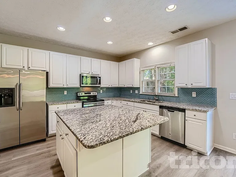 3433 Palm Cir NW — Photo 6