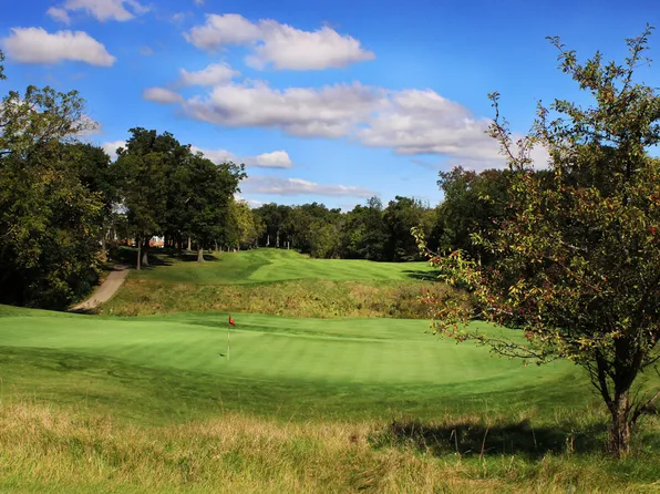 1660 Prestwick Dr, Lake Geneva, WI 53147