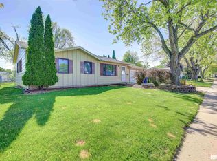 1217 N 13th St, Clinton, IA 52732