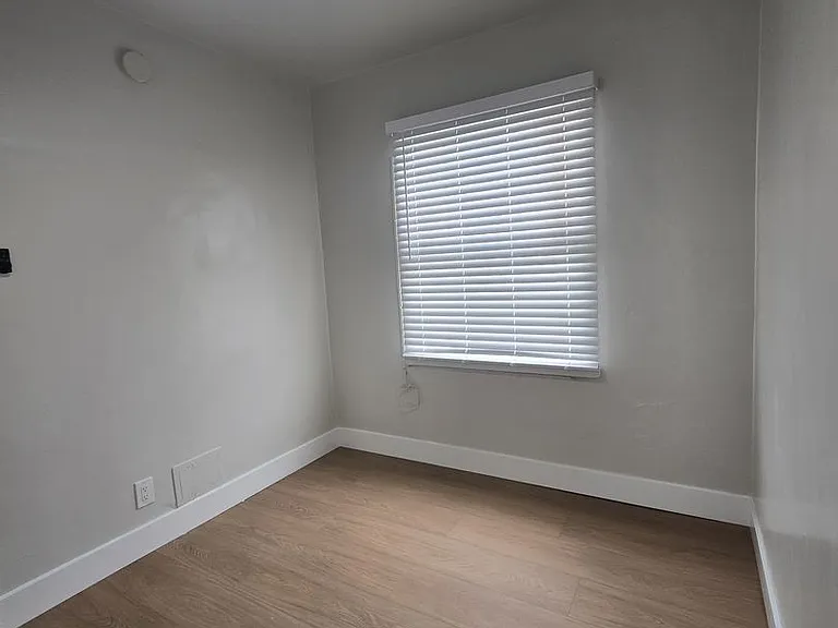 10961 S Figueroa St — Photo 17