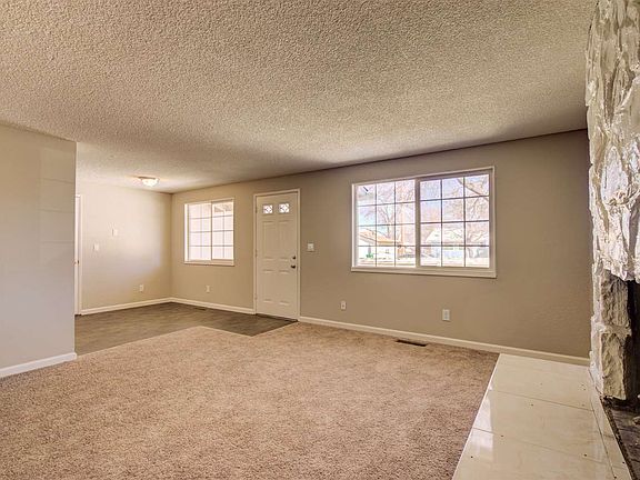 3rd image of 2102 Idaho St