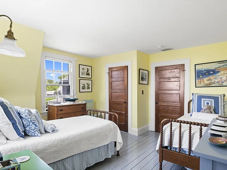 21 McKinley Ave — Photo 18