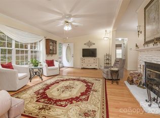 202 Mint Way, Flat Rock, NC 28731