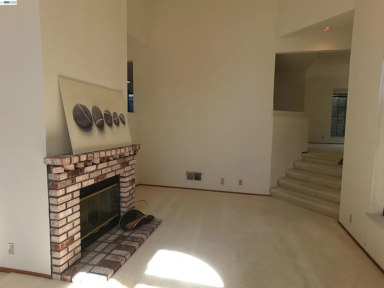 19179 Alpha Ct — Photo 4