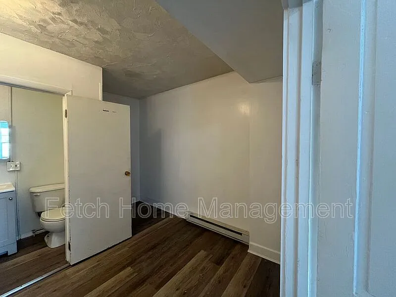 Building Photo - 641 S Queen St #4