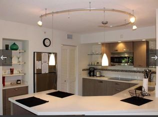 808 Villa Cir, Boynton Beach, FL 33435