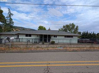 70 NE Brosi Orchard Rd, Winston, OR 97496