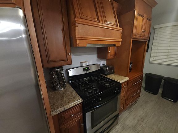 4th image of 256 22nd Ave S
