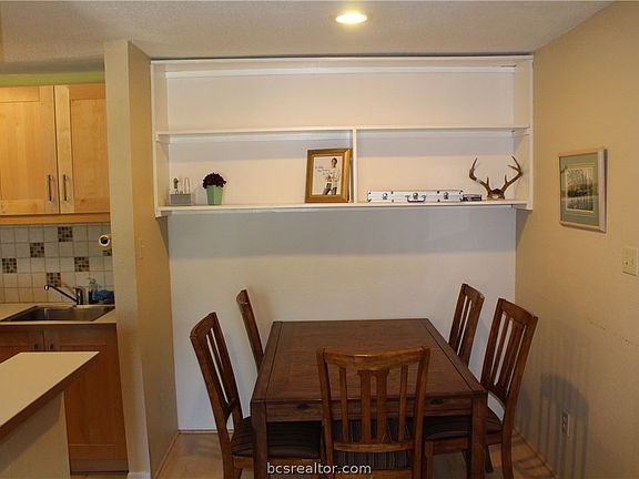 3rd image of 904 University Dr #40