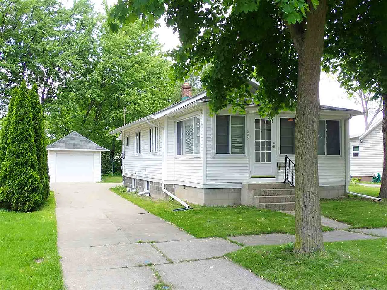 305 Campbell St photo 1