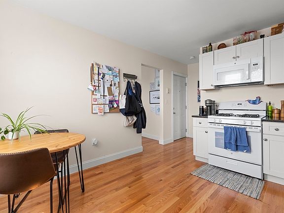 5th image of 220 Middlesex Ave #5