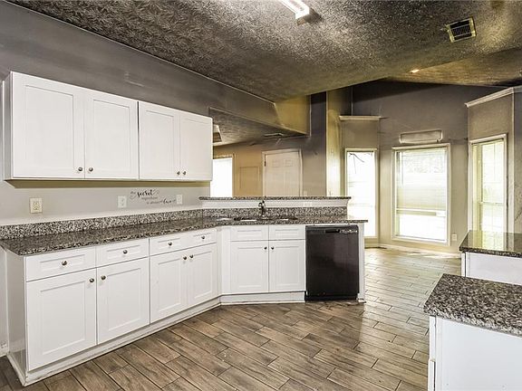 2nd image of 2760 Autumn Lake Ln
