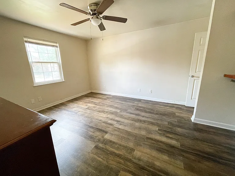 425 Cambout St — Photo 9