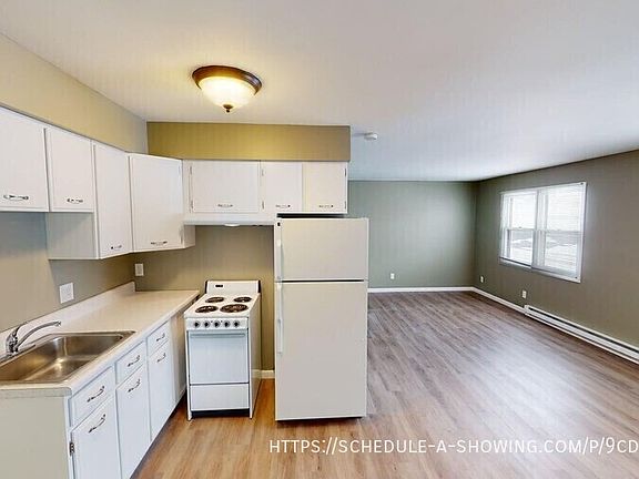 2nd image of 404 E Park St #3