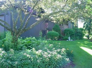 5966 Parview Dr SE, Grand Rapids, MI 49546