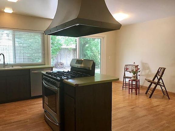 4th image of 1728 Putnam Way