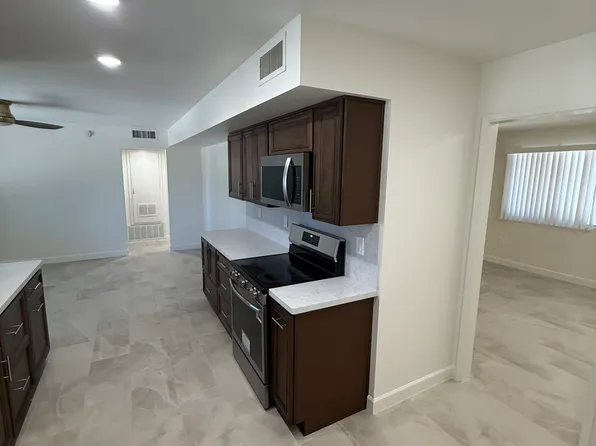 10026 W Desert Hills Dr, Sun City, AZ 85351