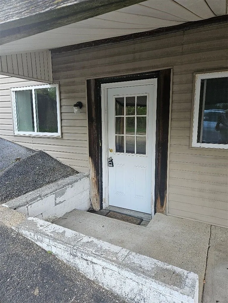 Building Photo - 6126 Saltsburg Rd #D