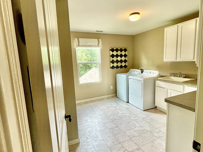 457 Redhill Rd — Photo 32