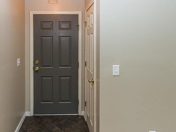 2nd image of 9 Ashwood Cir