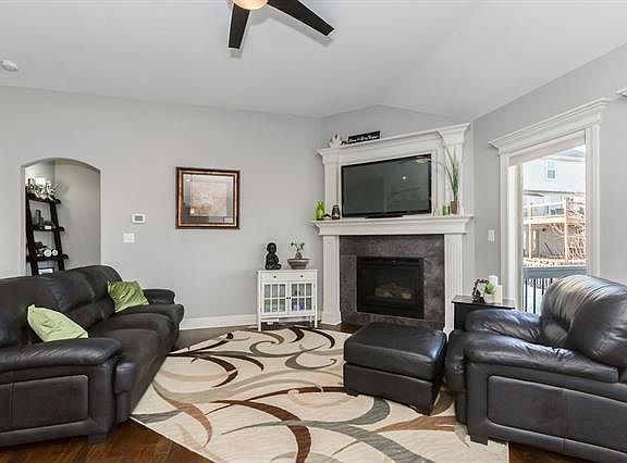 4th image of 2205 NE Overland Dr