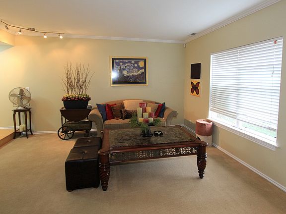 3rd image of 3000 E Kennedy Dr APT 14