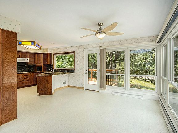 5th image of 5030 Merryview Dr