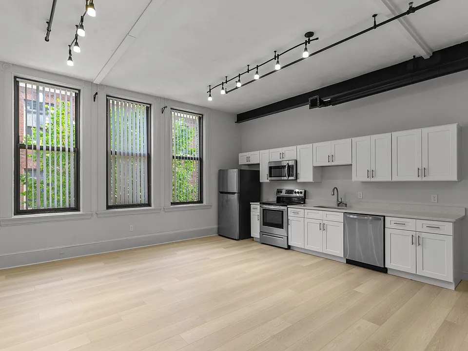 105 William St #205