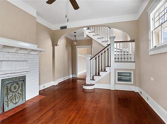 4th image of 2122 Lowerline St