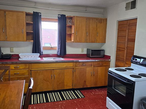 Spacious Kitchen with Maple Dining Table, Microwave, Self Cleaning Stove, Full Refrigerator