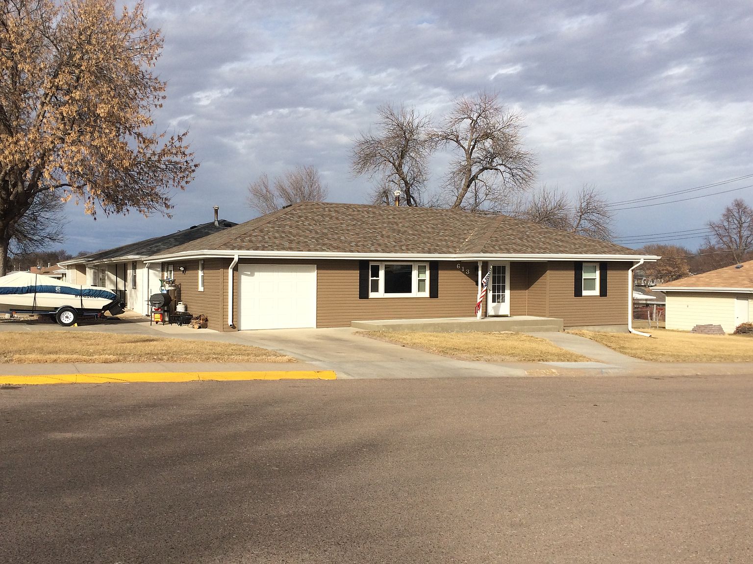 613 W F St, Mccook, NE 69001 Zillow