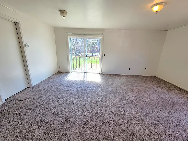 518 E Walnut St #1/2 — Photo 4
