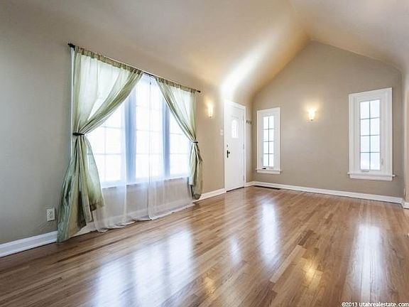 2nd image of 1216 E Kensington Ave