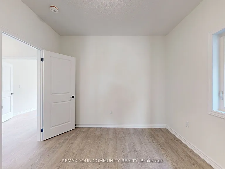105 Halldorson Ave — Photo 34