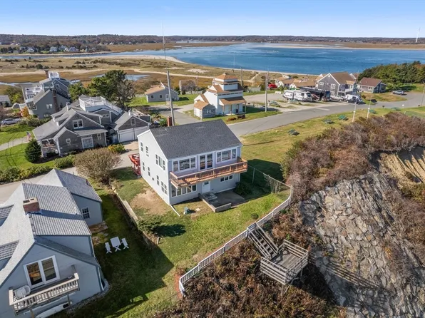 40 Cliff Rd S, Marshfield, MA 02050